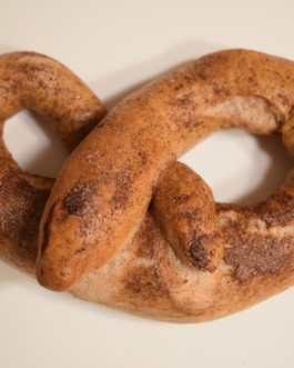Cinnamon pretzel (whole wheat)