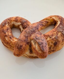 Cinnamon pretzel